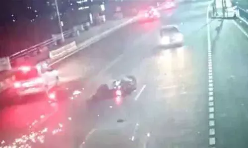 Hyderabad: Four injured in road accident on Tank Bund