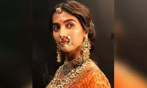 Pooja stuns fans with throwback pic