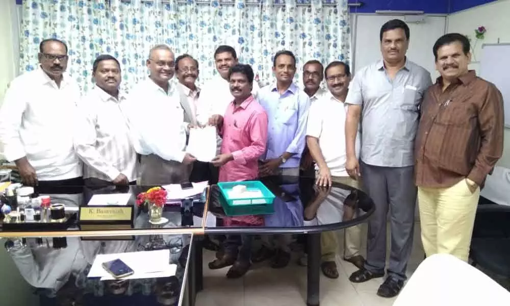 Kothagudem: SCCL GM lauds winner of Ambedkar National Fellowship Award