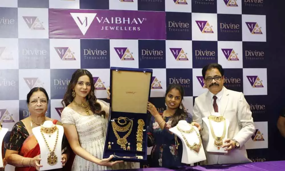 Hyderabad: Viabhav Jewellers celebrates silver jubilee