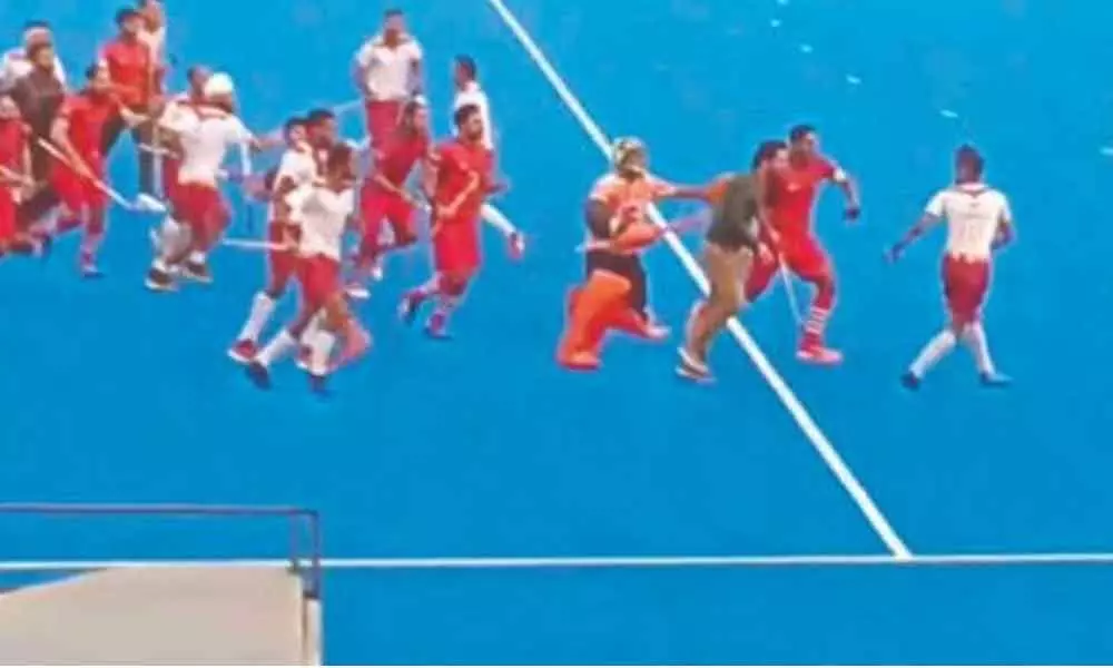 Punjab Police, PNB exchange blows during Nehru Hockey final