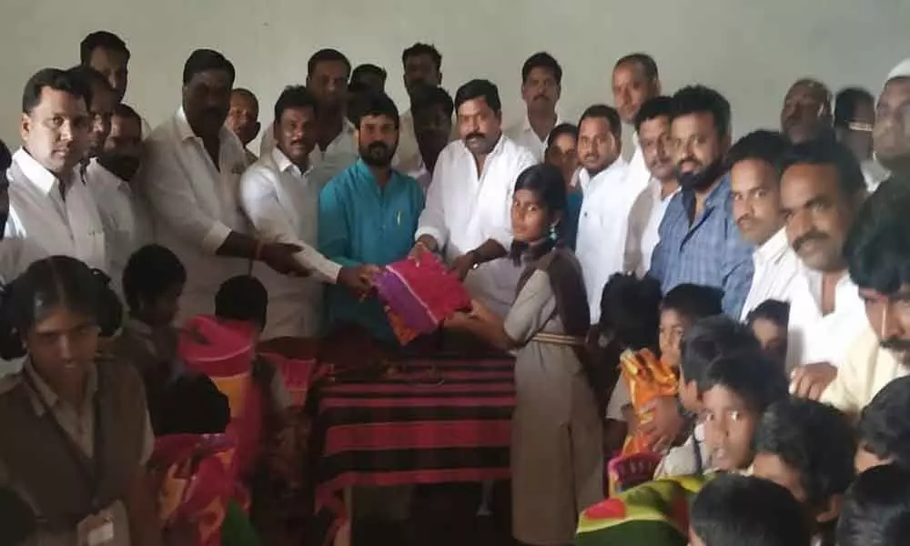 Vikarabad: Blankets distributed at orphanage
