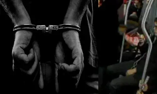 Fake cops arrested for robbing bus passengers