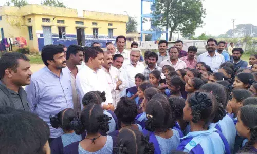 Huzurnagar: Shanampudi makes a surprise visit to Kasturba Gandhi school