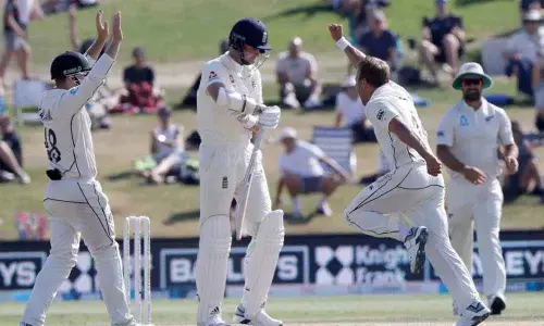 New Zealand crush England in lop-sided first Test