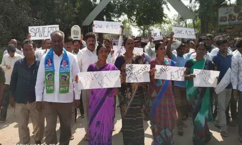 Tandur: RTC employees stage protest