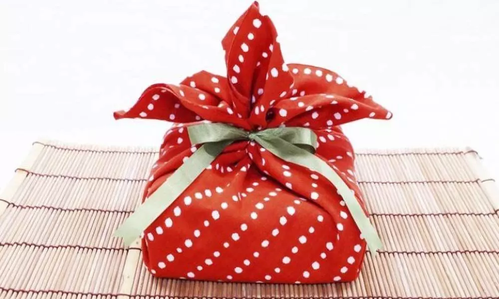 Gift-wrapping become sustainable, this festive season