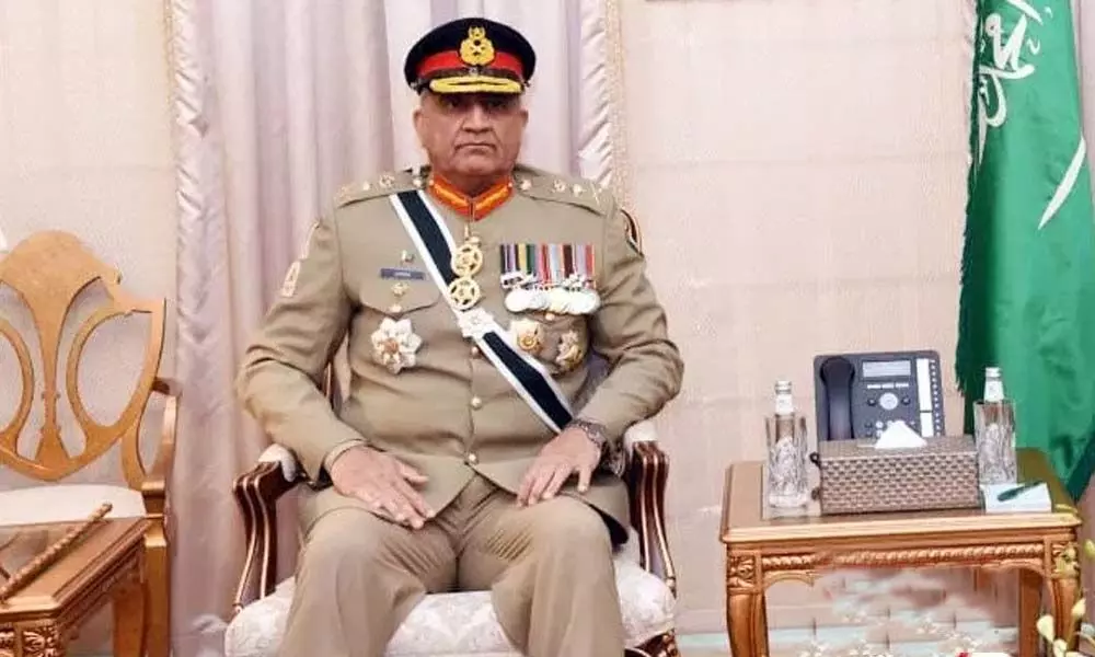 Pak SC suspends Army chief Bajwas extension