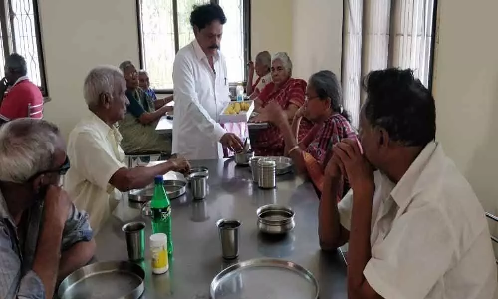 Vijayawada: Durga Temple food distribution to orphanages, old age homes begins