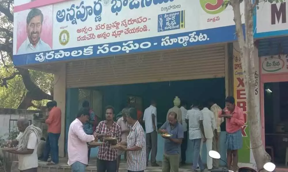 5 meal centres become a boon to poor in Suryapet