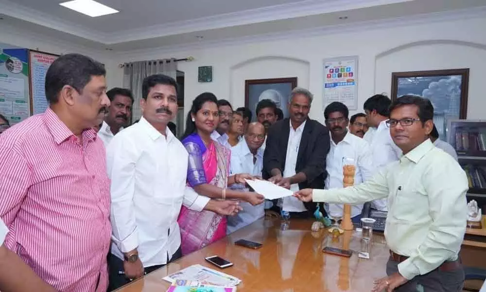 MLA Vundavalli Sridevi submits caste certificates to inquiry officer in Guntur