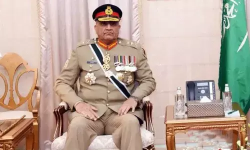Pak SC suspends Army chief Bajwas extension