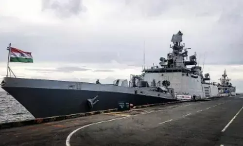 INS Nireekshak visits Sri Lankan port