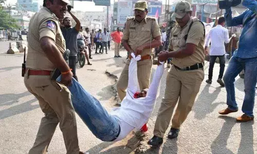 Tension in erstwhile Khammam as RTC staff try to resume duties