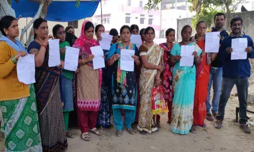 Police stop RTC staff from joining duty at Ramachandrapuram