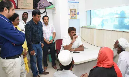 Bonthu Rammohan calls on injured at hospital