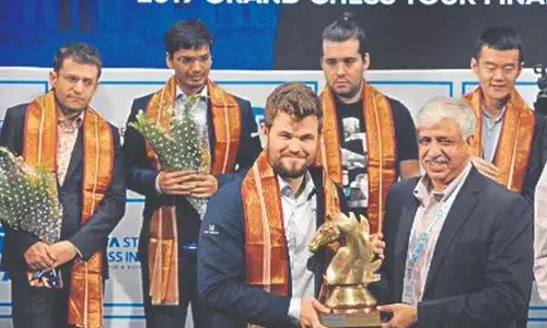 Anand runs out of steam and luck, Carlsen wins big