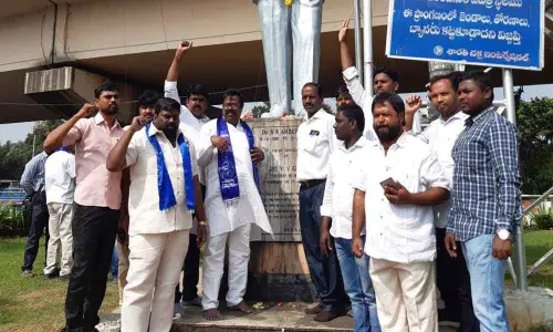 Tank Bund: Declare Nov 26 as public holiday