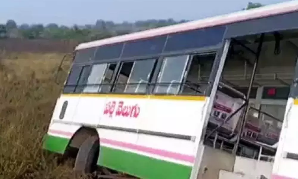 TSRTC bus plunges into agricultural fields in Peddapalli