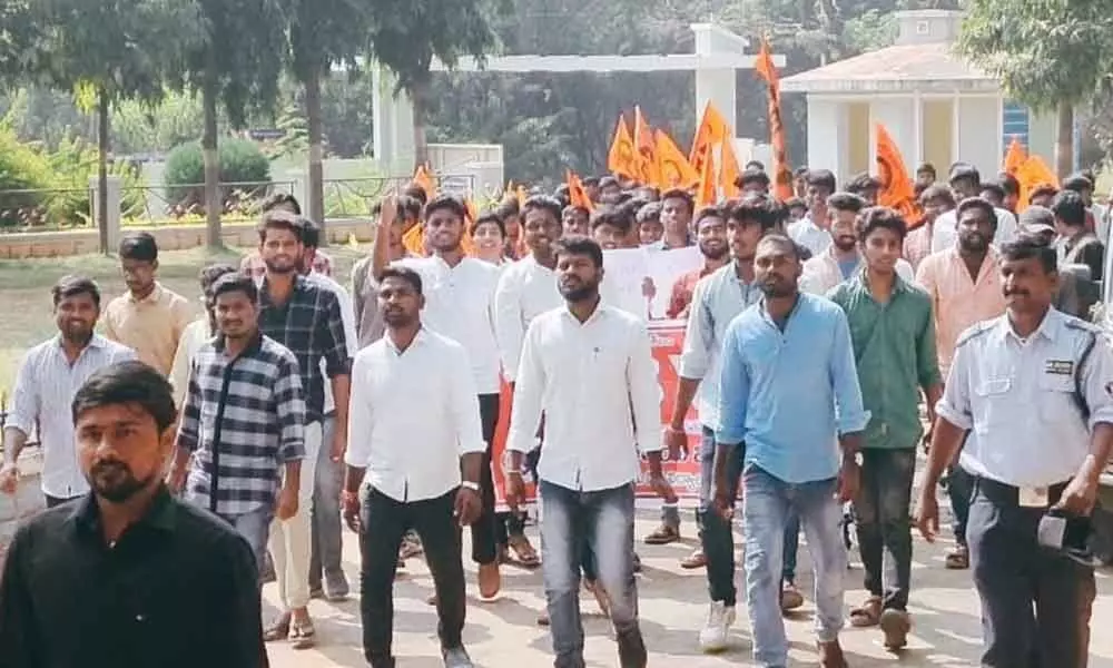 Warangal: Kakatiya University students stage protests for postponement of exams
