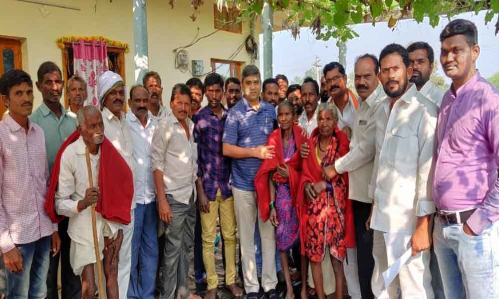 Asifabad: Congress in-charge Palvai Harish Babu distributed Blankets to ...