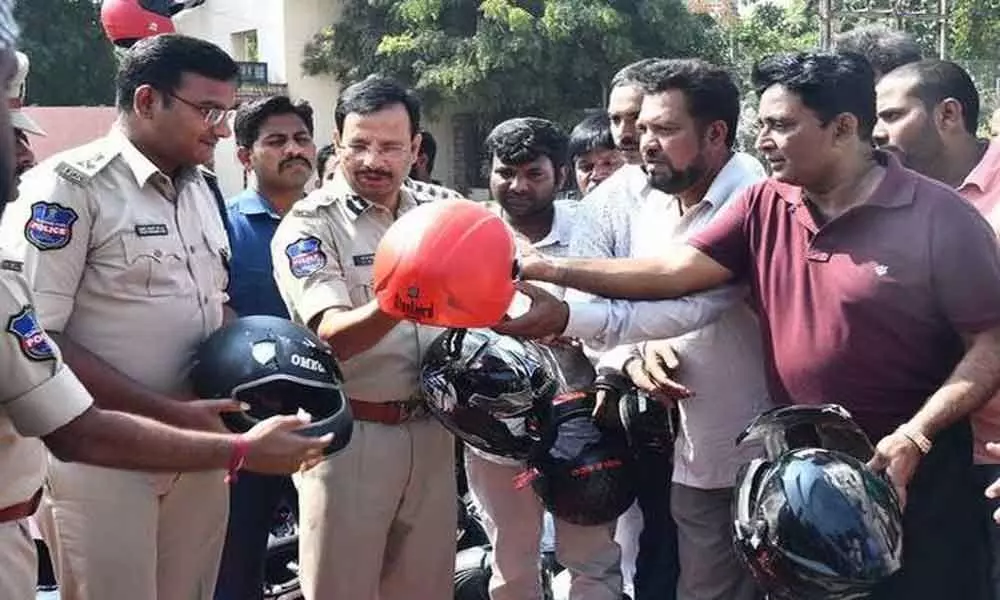 Helmet makers laud Cyberabad cops move