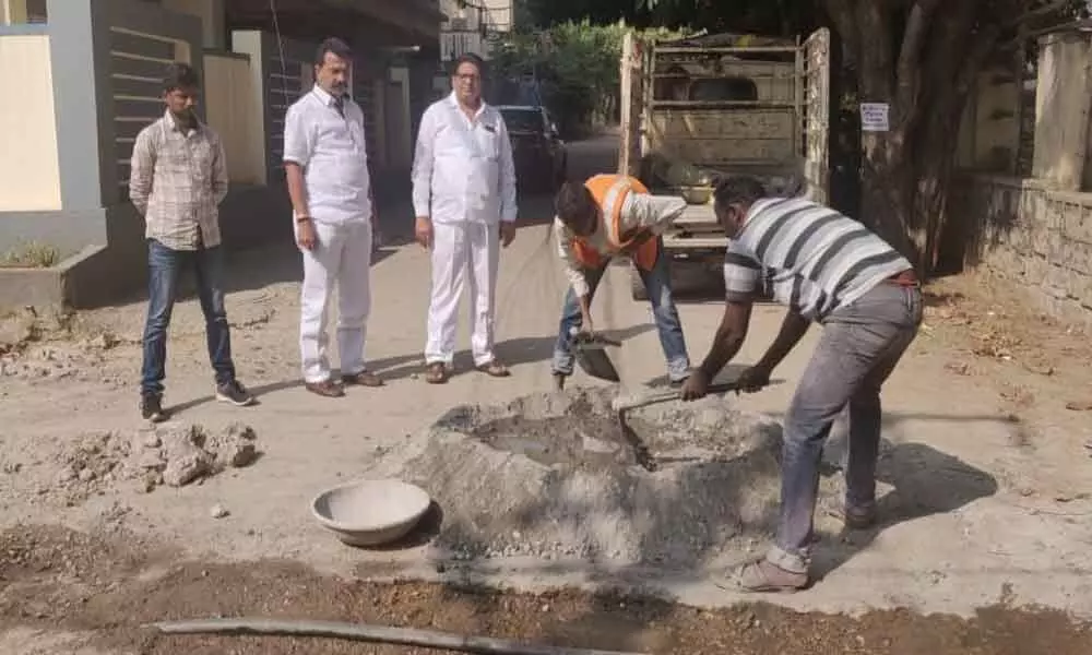 Corporator Janakirama Raju inspects repair works at Hydernagar