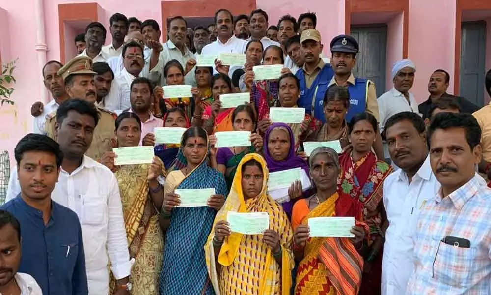 Kalyana Shaadi cheques distributed at Narayankhed constituency