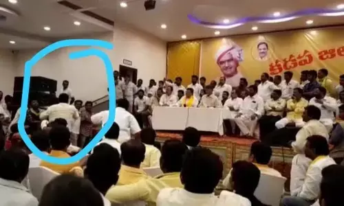 TDP cadre took a fight in front of Chandrababu Naidu in Kadapa