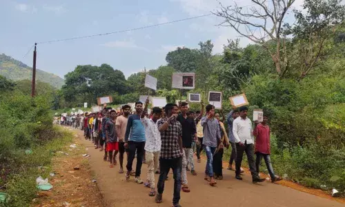 Visakhapatnam: Tribal families take out rally against Moist violence