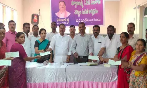 MLA Bethi Subhash Reddy distributes Kalyana-Shaadi cheques