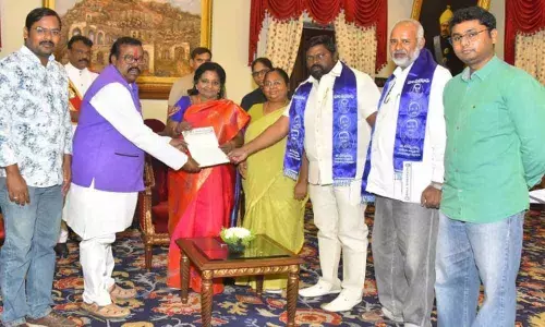 Mala Mahanadu leaders meet Dr Tamilisai Soundararajan at Raj Bhavan