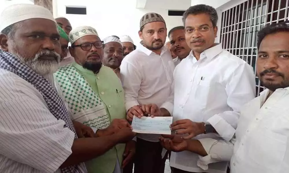 Mylavaram MLA Vasanta Venkata Krishna Prasad donates 1 lakh for mosque construction in Vijayawada