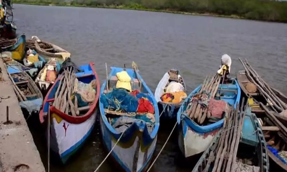 Nizamabad: Leaders, officials sell memberships of fishermen societies