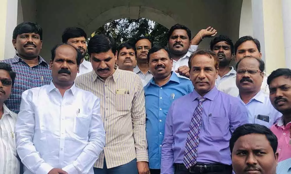 Warangal: Tributes paid to Jyotiba Phule at Kakatiya University