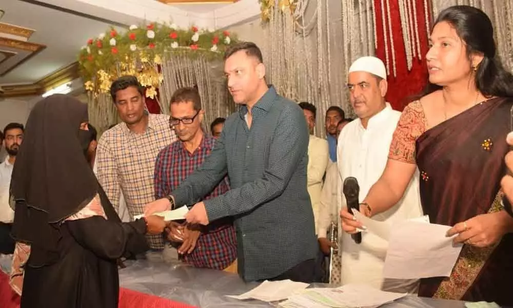 Wedding cheques for 3.9 cr distributed at Chandrayangutta