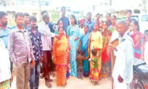 Corporator Alakunta Saraswathi takes out padayatra at Tarnaka