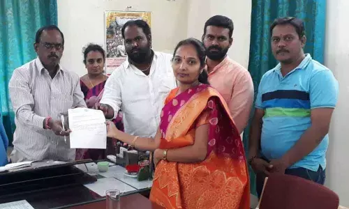 Corporator Pannala Kavya Reddy seeks new water pipeline at Kukatpally division