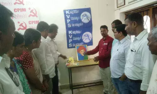 Kulavivaksha Vyathireka Porata Sangham pays tributes to Mahatma Jyothirao Phule