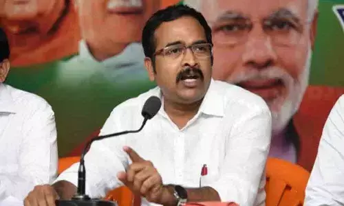 RTC staff stir: CM yielded to BJP pressure, says Krishna Saagar Rao