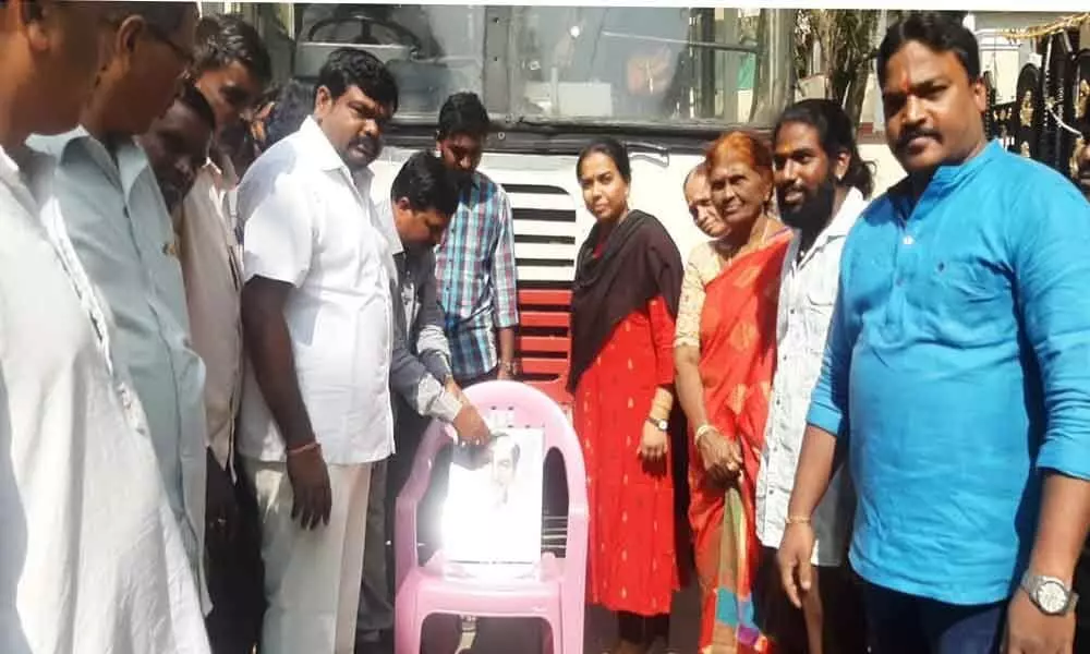 Paalaabhishekam performed to CM KCR