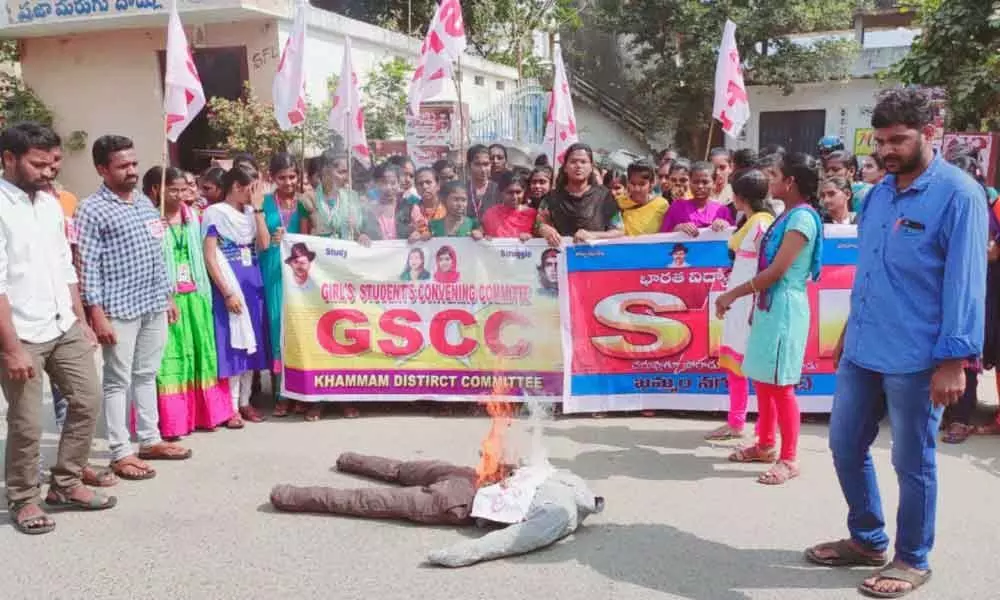 Khammam: Students demand brutal punishment to killers of Priyanka Reddy, Manasa