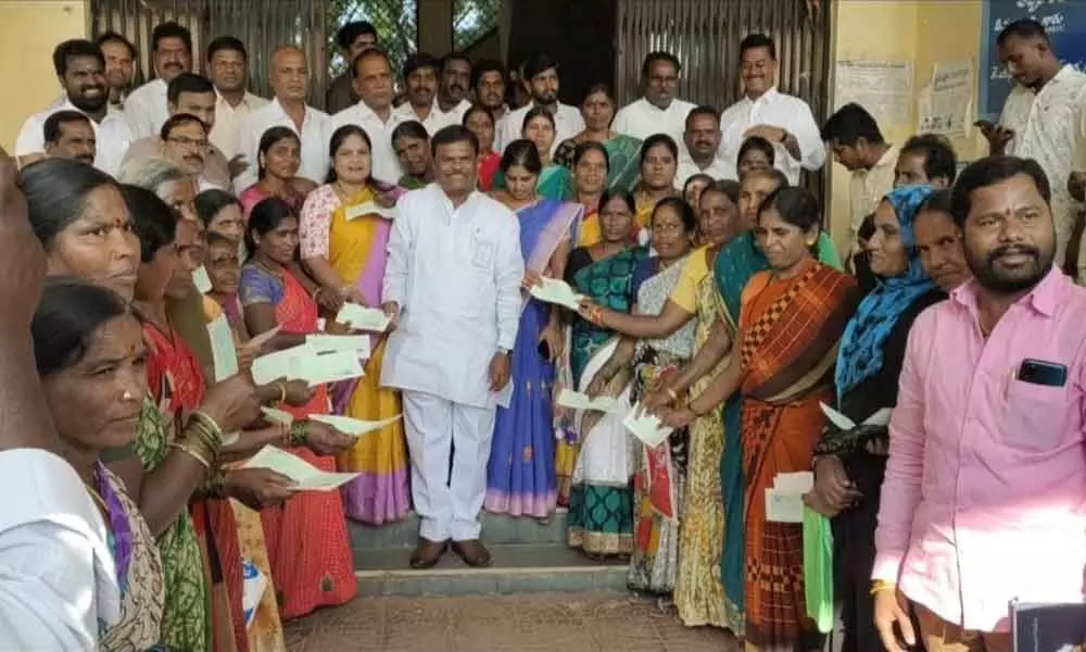 Nagarkurnool: 40 beneficiaries receive Kalyana Lakshmi cheques by MLA Jaipal Yadav