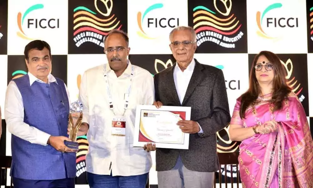 Hyderabad: FICCI awards the University of Hyderabad as University of The Year