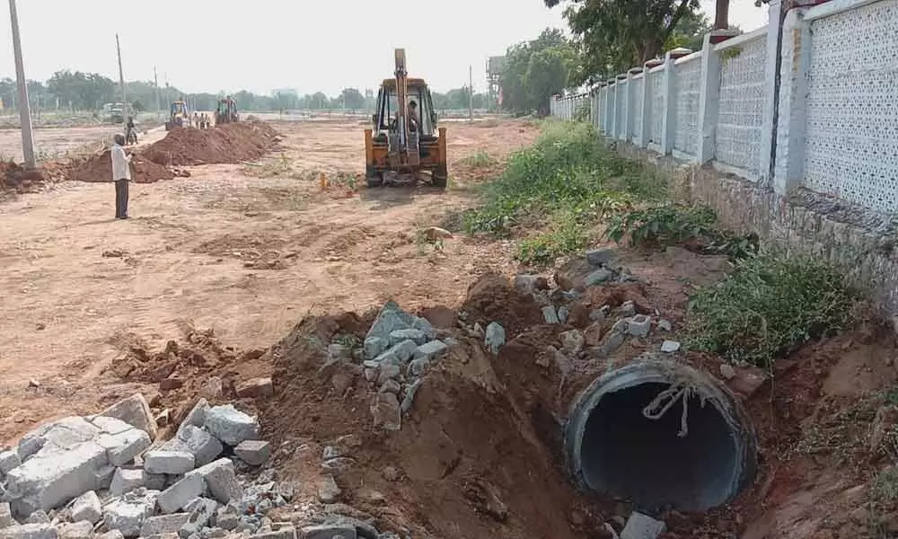 Illegal ventures demolished at Moinabad