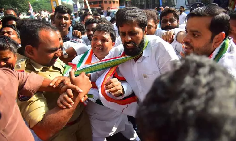 Cops foil Youth Congress bid to lay siege to Pragathi Bhavan