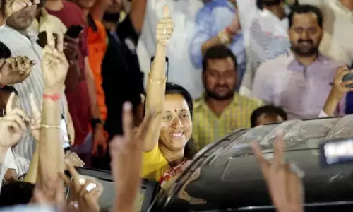 Supriya Sule rightful heir to Sharad Pawars great legacy, says Milind Deora