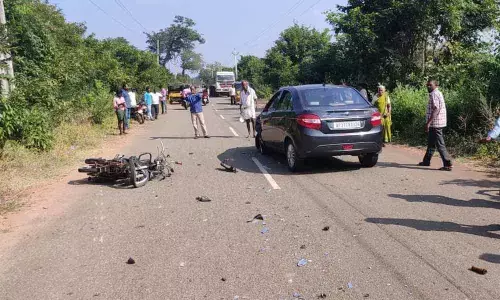 Two killed in a massive mishap at Gantyada Mandal in Vizainagaram