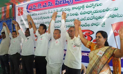 APNGOs-JAC stages dharna in Vijayawada