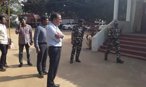 DIG AS Khan inspects Chintoor police station